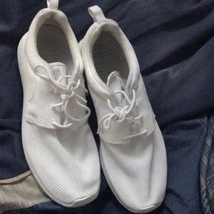Men’s size 9 roshes